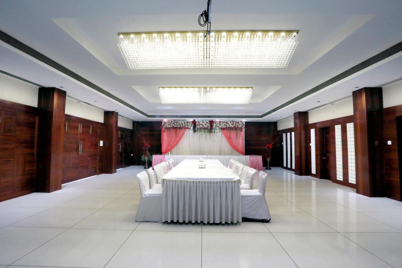 โรงแรมศรี ขีทาปตี อินเตอร์เนชั่นแนล Dewas ภายนอก รูปภาพ