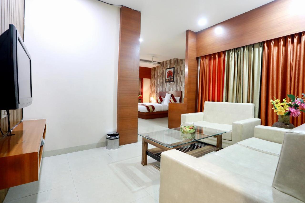 โรงแรมศรี ขีทาปตี อินเตอร์เนชั่นแนล Dewas ภายนอก รูปภาพ