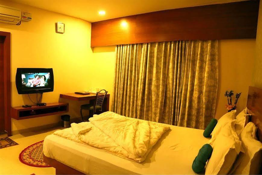 โรงแรมศรี ขีทาปตี อินเตอร์เนชั่นแนล Dewas ภายนอก รูปภาพ
