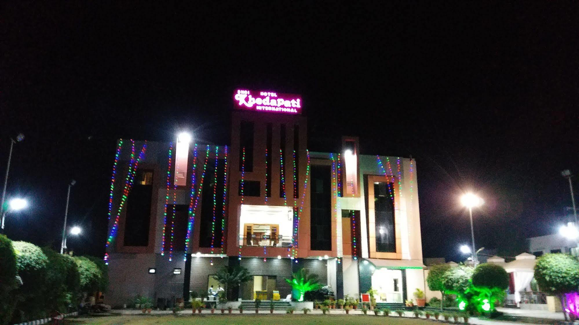 โรงแรมศรี ขีทาปตี อินเตอร์เนชั่นแนล Dewas ภายนอก รูปภาพ